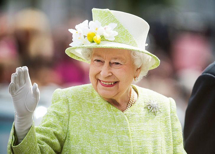 Queen Elizabeth II urges public to get vaccinated against COVID-19