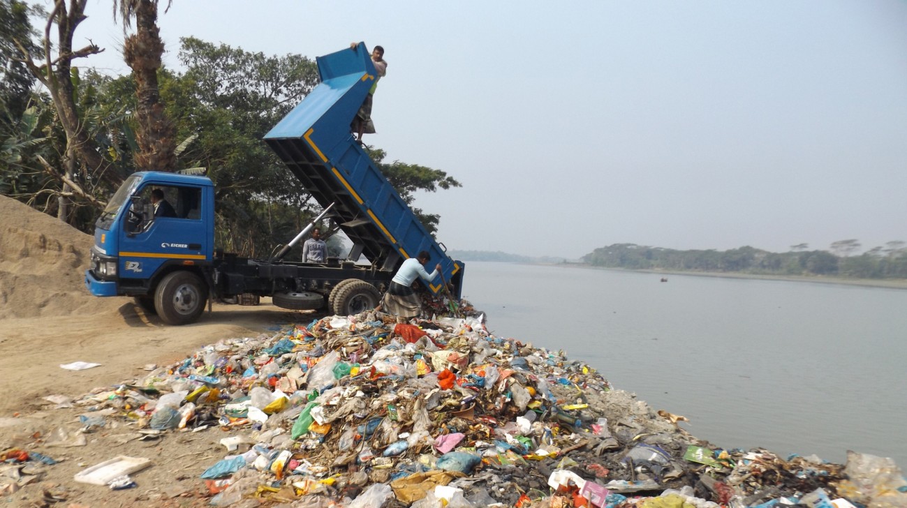 Garbage from Beni pollutes Kaligandaki river