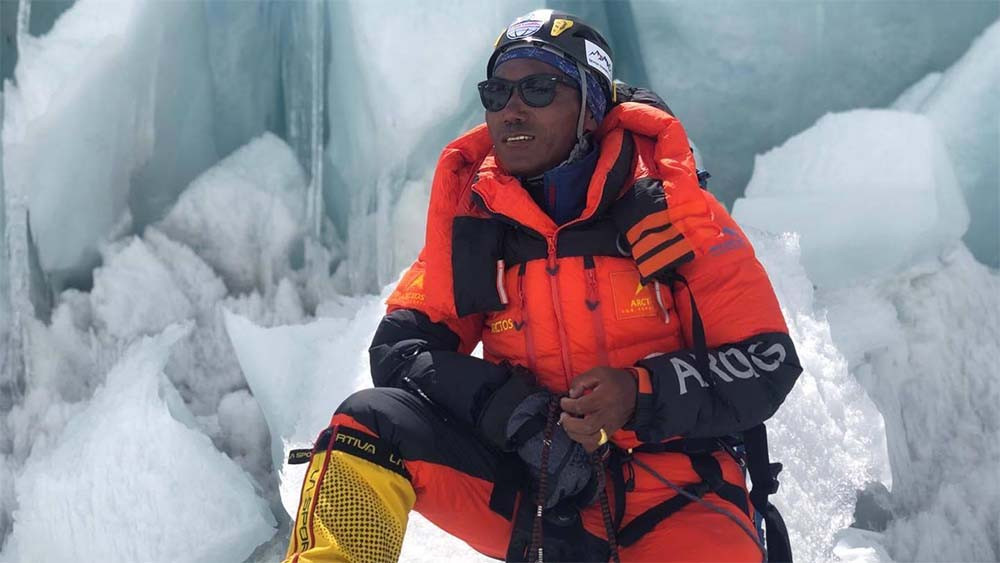 Kami Rita Sherpa breaks his own world record by climbing Everest for the 26th time !